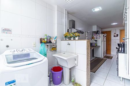 Apartamento à venda com 127m², 3 quartos e 2 vagas Apartamento à venda com 127m², 3 quartos e 2 vagasCozinha e Área de Serviço