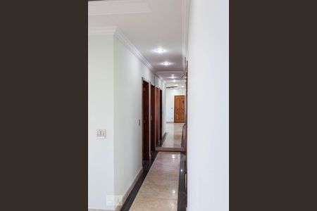 Corredor de apartamento para alugar com 3 quartos, 98m² em Palmares, Belo Horizonte