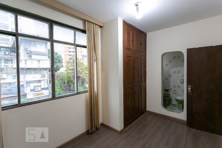 Apartamento à venda com 345m², 4 quartos e 2 vagas Apartamento à venda com 345m², 4 quartos e 2 vagasQuarto 3 - Suíte