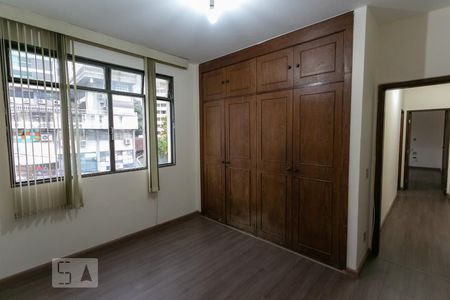 Apartamento à venda com 345m², 4 quartos e 2 vagas Apartamento à venda com 345m², 4 quartos e 2 vagasQuarto 2