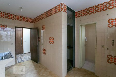 Apartamento à venda com 345m², 4 quartos e 2 vagas Apartamento à venda com 345m², 4 quartos e 2 vagasÁrea de Serviço