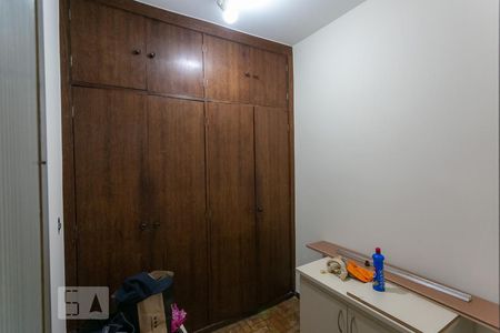 Apartamento à venda com 345m², 4 quartos e 2 vagas Apartamento à venda com 345m², 4 quartos e 2 vagasQuarto de Serviço