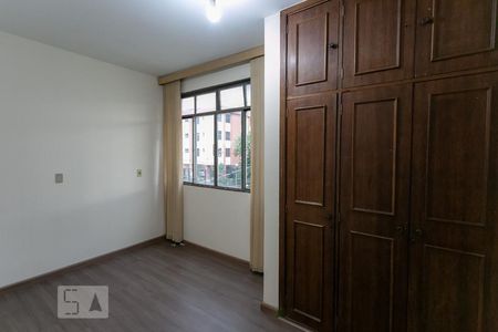 Apartamento à venda com 345m², 4 quartos e 2 vagas Apartamento à venda com 345m², 4 quartos e 2 vagasQuarto 3 - Suíte