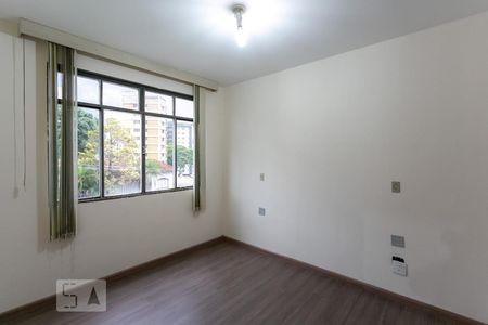 Apartamento à venda com 345m², 4 quartos e 2 vagas Apartamento à venda com 345m², 4 quartos e 2 vagasQuarto 4 - Suíte