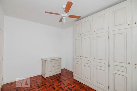 Dormitório armários de apartamento à venda com 2 quartos, 85m² em Auxiliadora, Porto Alegre