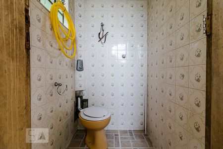 Casa à venda com 100m², 2 quartos e 2 vagas Casa à venda com 100m², 2 quartos e 2 vagasBanheiro de Serviço