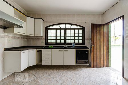 Casa à venda com 100m², 2 quartos e 2 vagas Casa à venda com 100m², 2 quartos e 2 vagasCozinha