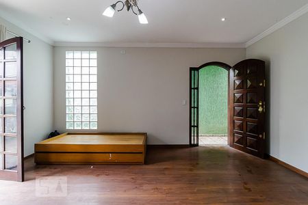 Casa à venda com 100m², 2 quartos e 2 vagas Casa à venda com 100m², 2 quartos e 2 vagasSala