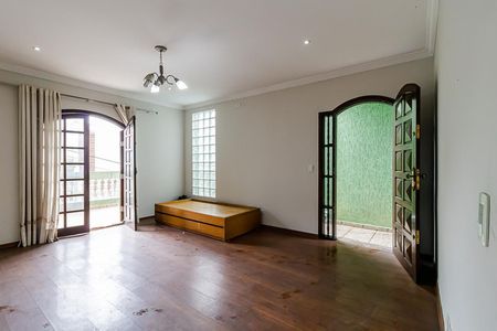 Casa à venda com 100m², 2 quartos e 2 vagas Casa à venda com 100m², 2 quartos e 2 vagasSala