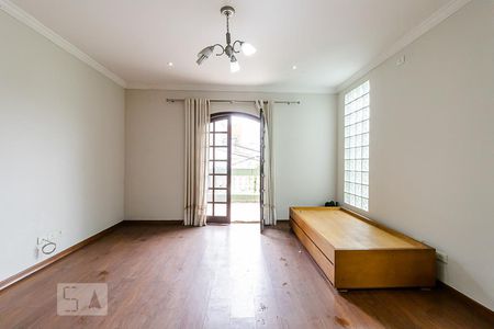 Casa à venda com 100m², 2 quartos e 2 vagas Casa à venda com 100m², 2 quartos e 2 vagasSala