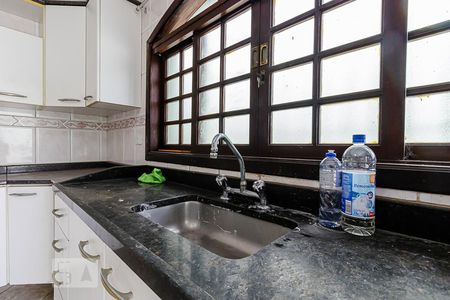 Casa à venda com 100m², 2 quartos e 2 vagas Casa à venda com 100m², 2 quartos e 2 vagasCozinha