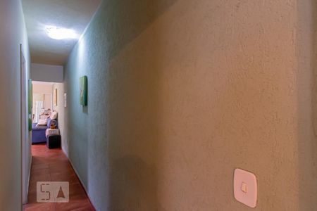 Casa à venda com 200m², 4 quartos e 1 vaga Casa à venda com 200m², 4 quartos e 1 vagaCorredor Casa 2