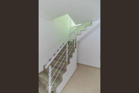 Escada de casa para alugar com 3 quartos, 160m² em Vila Guilhermina, São Paulo
