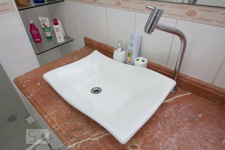 Apartamento à venda com 91m², 3 quartos e 1 vaga Apartamento à venda com 91m², 3 quartos e 1 vagaDetalhe Banheiro Corredor