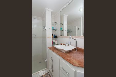 Apartamento à venda com 91m², 3 quartos e 1 vaga Apartamento à venda com 91m², 3 quartos e 1 vagaDetalhe Banheiro Corredor