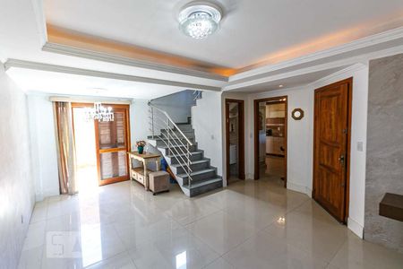 Sala de casa para alugar com 3 quartos, 158m² em Espírito Santo, Porto Alegre
