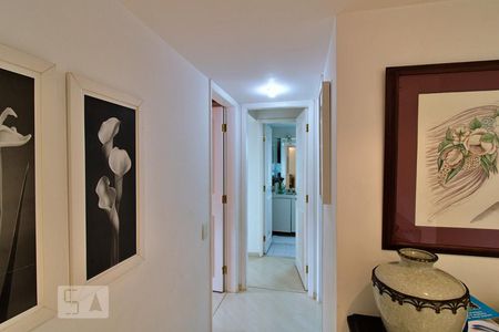 Corredor de apartamento à venda com 2 quartos, 66m² em Super Quadra Morumbi, São Paulo