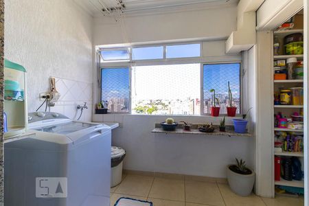 Apartamento à venda com 130m², 3 quartos e 1 vagaÁrea de serviço