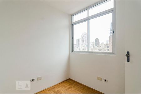 Quarto de serviço de apartamento para alugar com 2 quartos, 84m² em Pinheiros, São Paulo