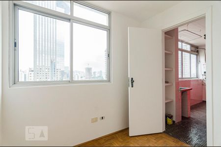 Quarto de serviço de apartamento para alugar com 2 quartos, 84m² em Pinheiros, São Paulo