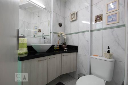 Banheiro de apartamento à venda com 1 quarto, 47m² em Vila Osasco, Osasco