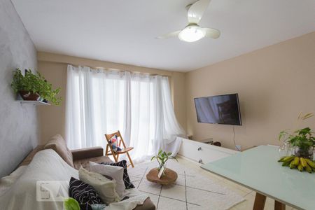 Sala de Apartamento com 2 quartos, 70m² Curicica