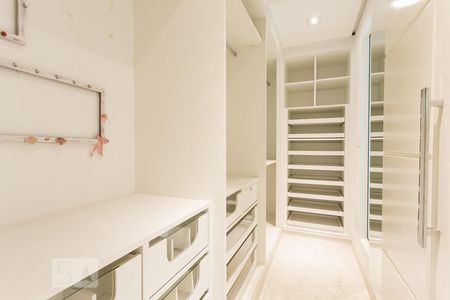 Apartamento à venda com 180m², 1 quarto e 3 vagasCloset da Suíte
