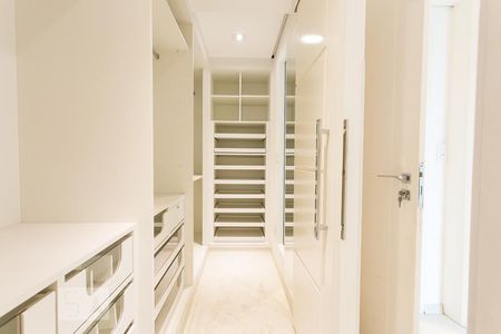 Apartamento à venda com 180m², 1 quarto e 3 vagasCloset da Suíte