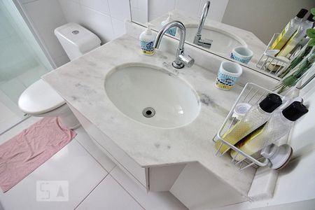 Apartamento à venda com 60m², 2 quartos e 2 vagasBanheiro 