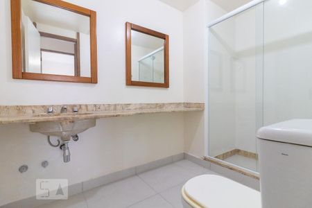 Banheiro de apartamento para alugar com 1 quarto, 53m² em Copacabana, Rio de Janeiro
