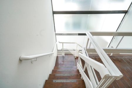 Escada de casa à venda com 3 quartos, 243m² em Vila Gomes Cardim, São Paulo