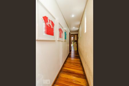 Casa à venda com 300m², 3 quartos e 2 vagasCorredor