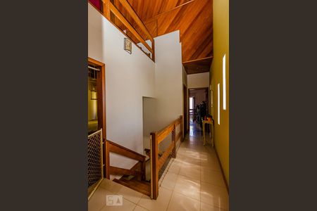 Casa à venda com 300m², 3 quartos e 2 vagasEscada