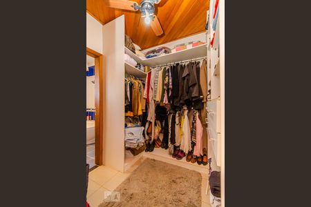 Casa à venda com 300m², 3 quartos e 2 vagasCloset