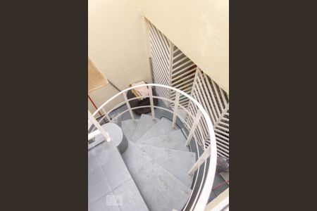 Casa à venda com 200m², 4 quartos e 2 vagasEscadas