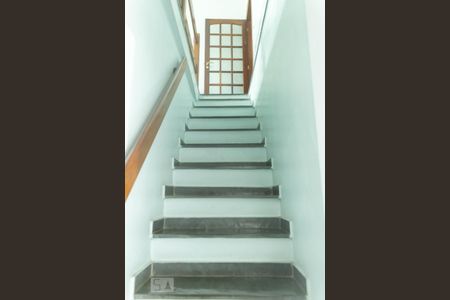 Casa à venda com 200m², 4 quartos e 2 vagasEscadas Para Escritório