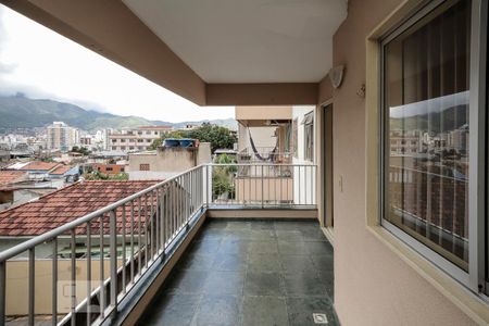 Apartamento à venda com 56m², 2 quartos e 1 vaga Apartamento à venda com 56m², 2 quartos e 1 vagaVaranda
