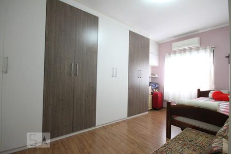 Casa de condomínio à venda com 237m², 3 quartos e 3 vagasSuíte 2