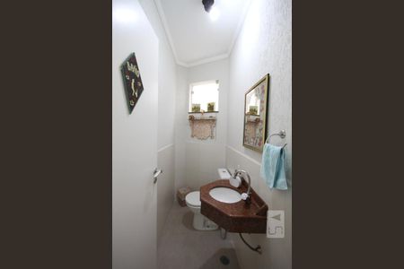 Casa de condomínio à venda com 237m², 3 quartos e 3 vagasLavabo