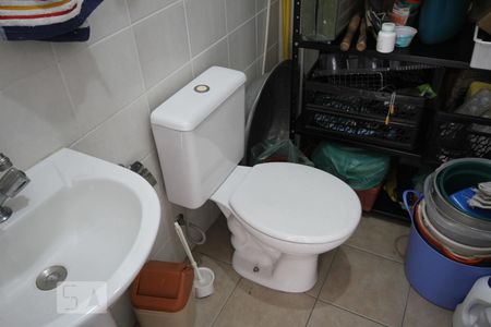 Casa de condomínio à venda com 237m², 3 quartos e 3 vagasBanheiro de Serviço