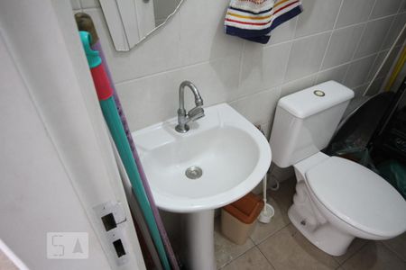 Casa de condomínio à venda com 237m², 3 quartos e 3 vagasBanheiro de Serviço