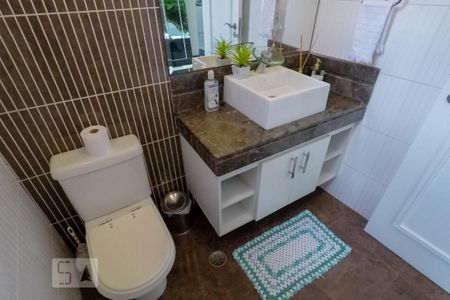 Casa de condomínio à venda com 380m², 3 quartos e 3 vagasLavabo