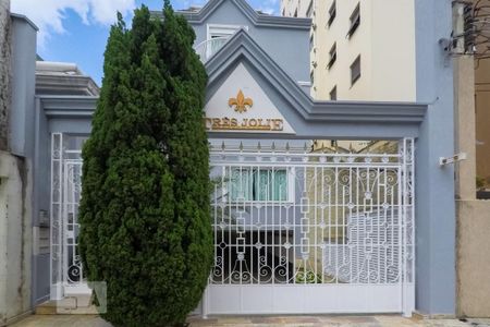 Casa de condomínio à venda com 380m², 3 quartos e 3 vagasFachada