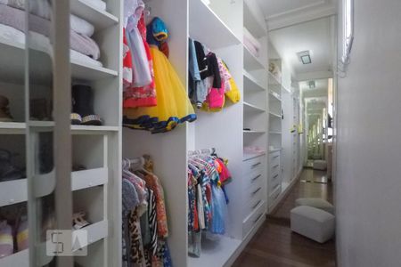 Casa de condomínio à venda com 380m², 3 quartos e 3 vagasQuarto