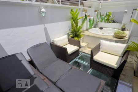 Casa de condomínio à venda com 380m², 3 quartos e 3 vagasTerraço