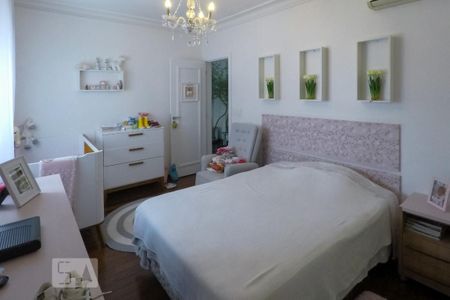 Casa de condomínio à venda com 380m², 3 quartos e 3 vagasQuarto