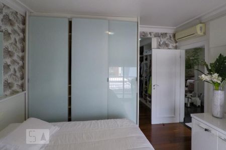 Casa de condomínio à venda com 380m², 3 quartos e 3 vagasQuarto