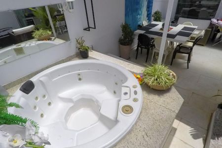 Casa de condomínio à venda com 380m², 3 quartos e 3 vagasTerraço