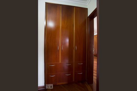 Apartamento para alugar com 120m², 3 quartos e 2 vagasArmário do hall dos dormitórios