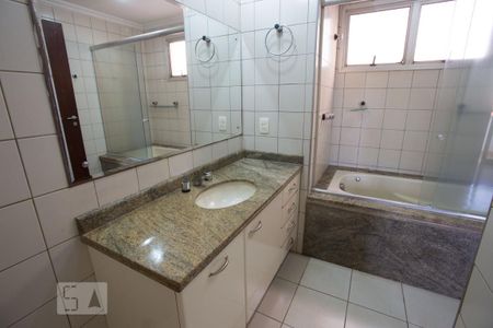 Apartamento para alugar com 120m², 3 quartos e 2 vagasBanheiro da suíte